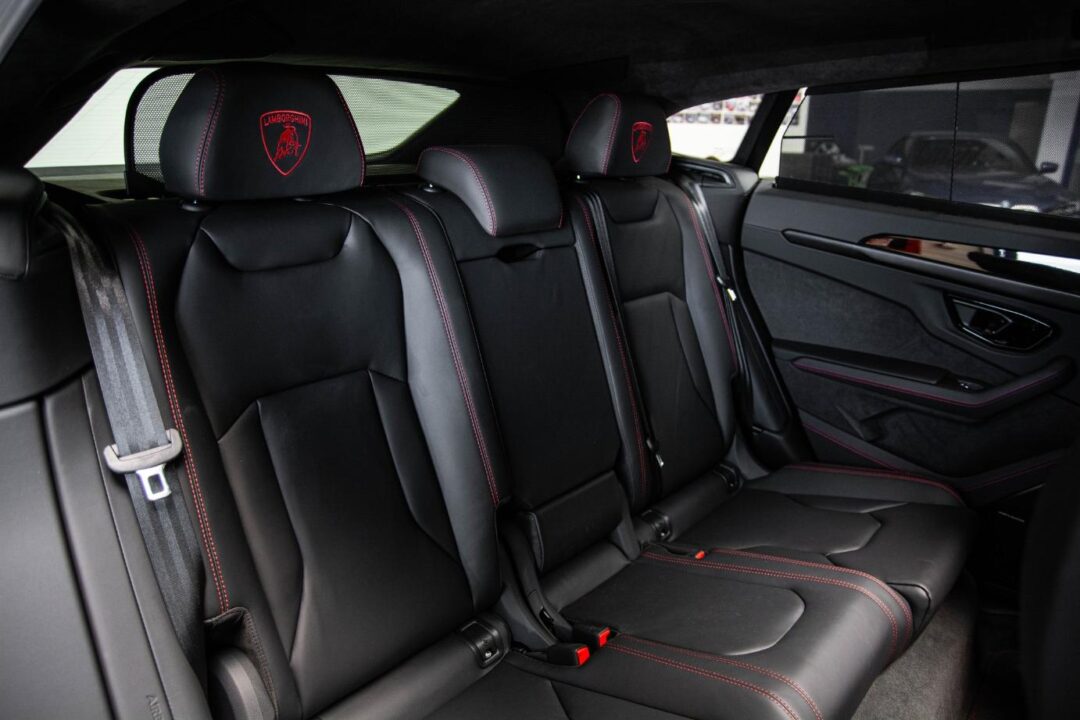 Lamborghini URUS 18