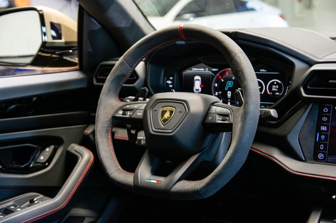 Lamborghini URUS 26