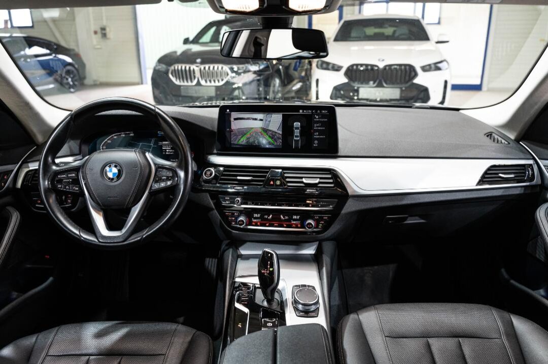 BMW Seria 5 520d Aut. Luxury Line