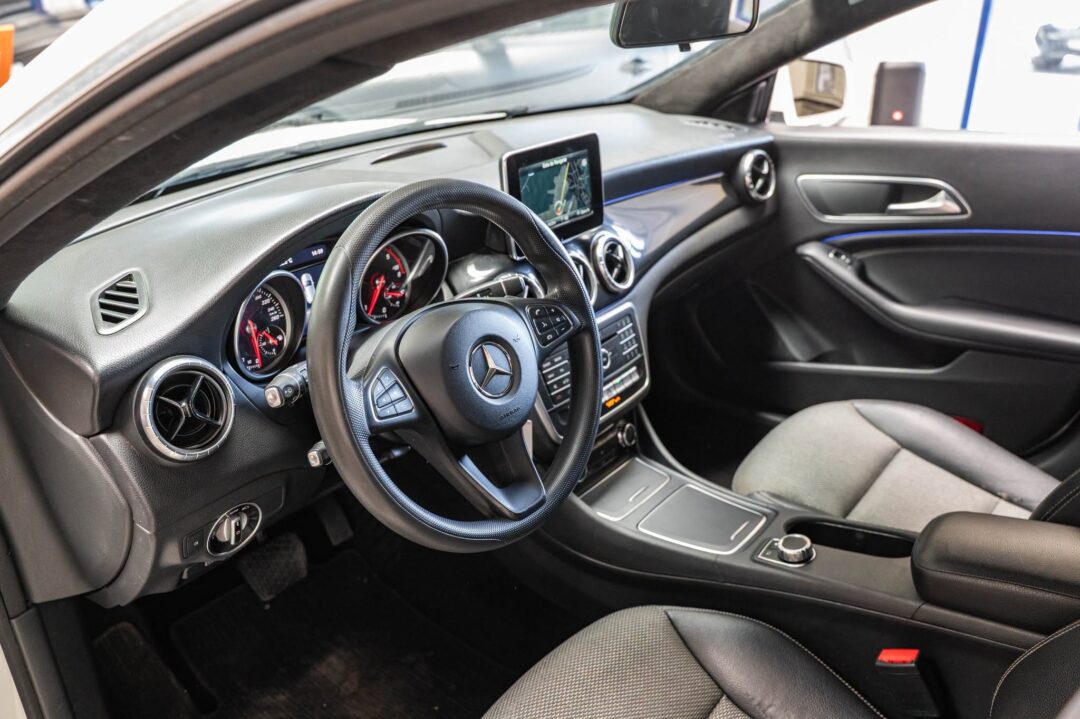 Mercedes-Benz CLA 180 D Shooting Brake 7G-DCT