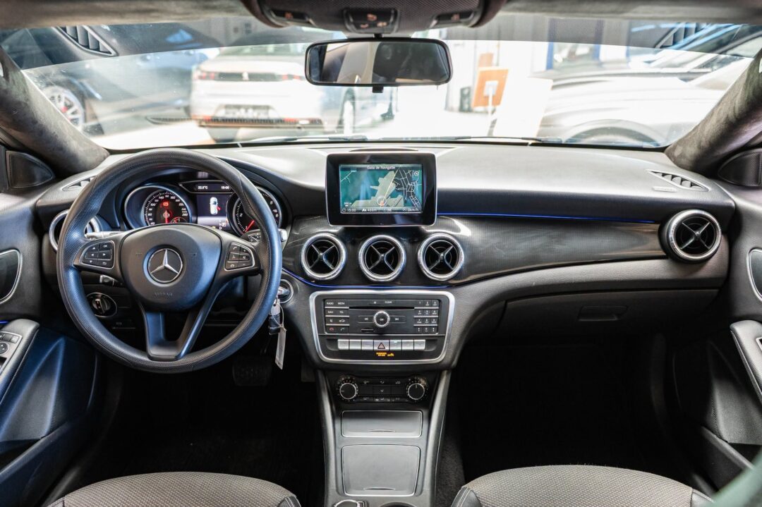 Mercedes-Benz CLA 180 D Shooting Brake 7G-DCT
