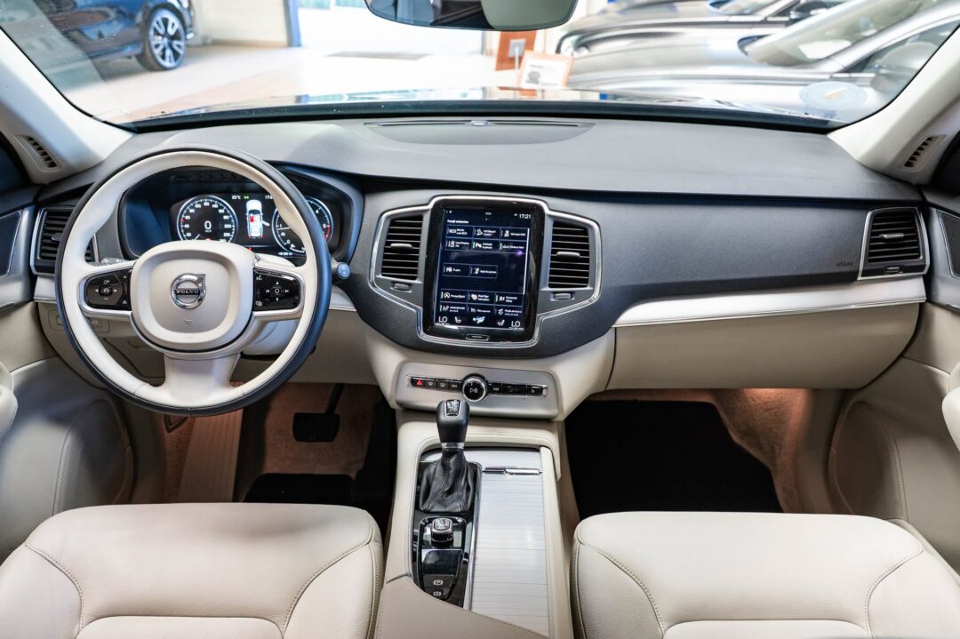 Volvo XC 90 D5 AWD Geartronic Momentum
