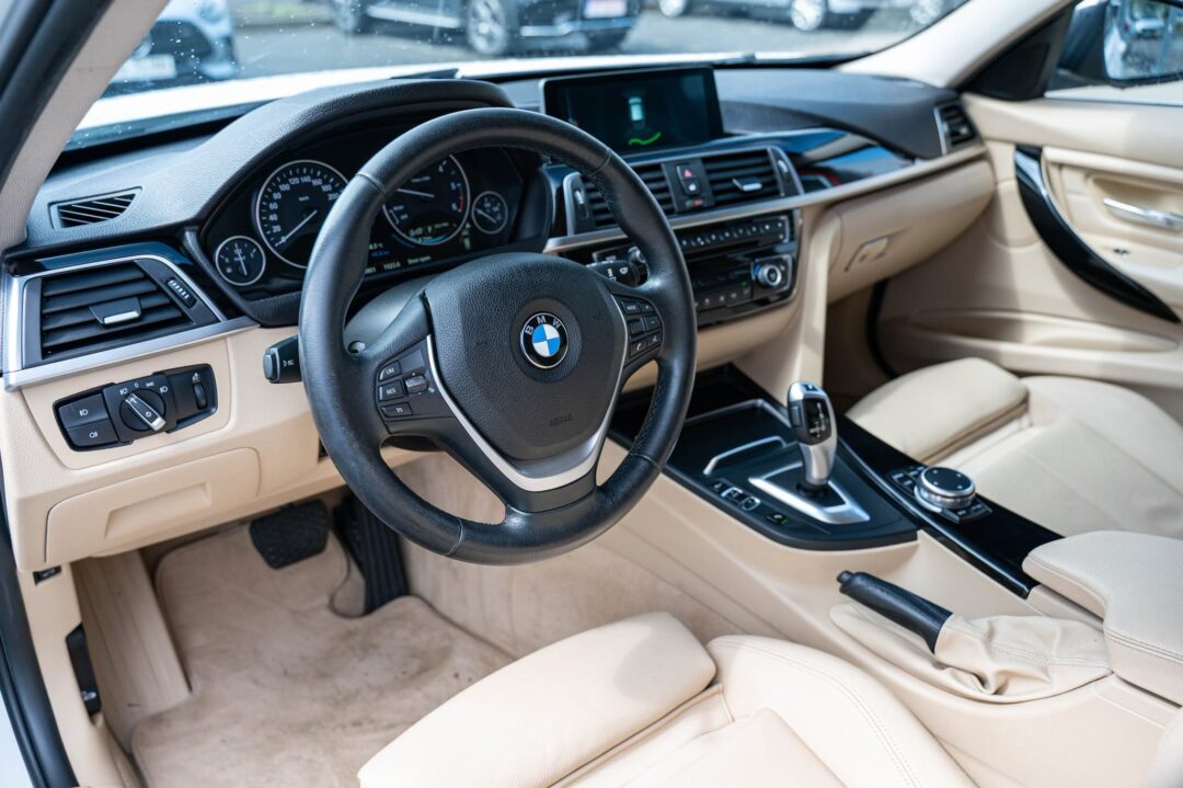 BMW Seria 3 320d Sport-Aut. Efficient Dynamics Edition Luxury Line